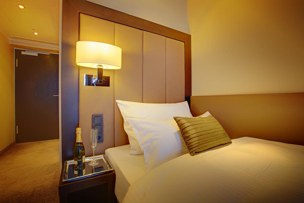 Hotel Favor Дюссельдорф Номер фото